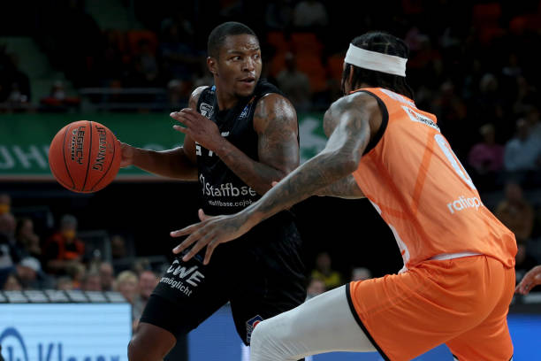 她的表现不 她的表现不